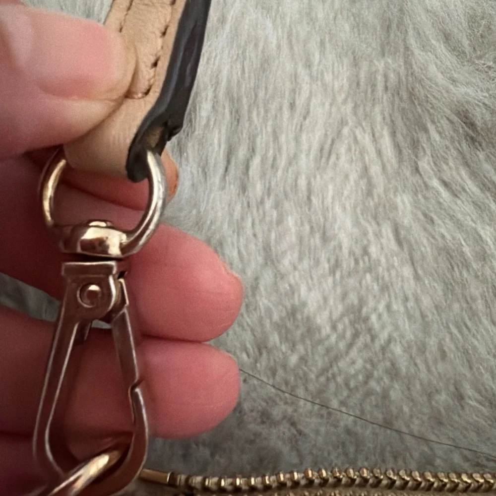 Michael Kors Tan Monogram Shoulder Bag - Picture 4 of 9